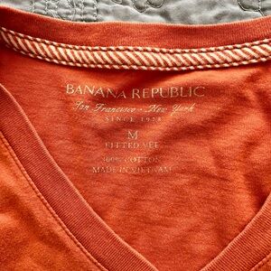 Banana Republic orange fitted vee